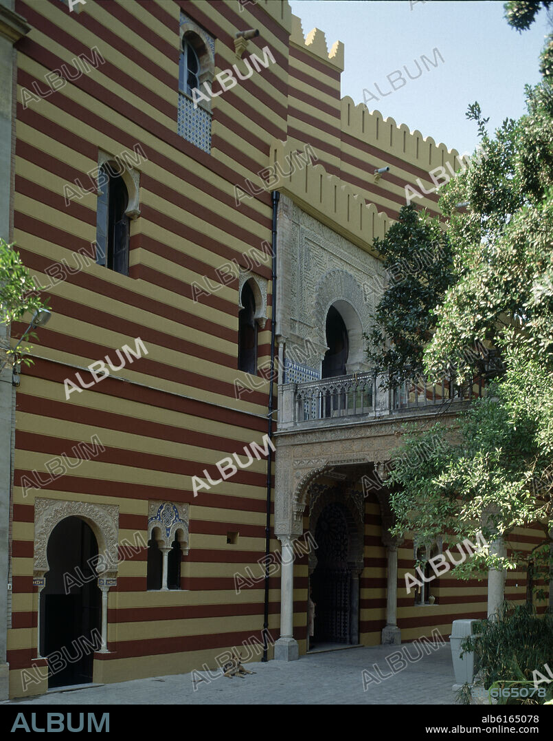 FACHADA DEL PALACIO DE ORLEANS BORBON CONSTRUIDO EN EL SIGLO XIX HOY AYUNTAMIENTO DE SANLUCAR DE BARRAMEDA - ESTILO NEOMUDEJAR.