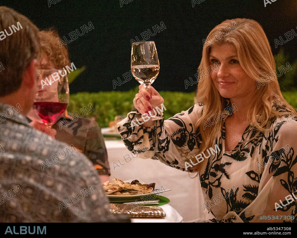 CONNIE BRITTON en THE WHITE LOTUS, 2021, dirigida por MIKE WHITE. Copyright RIP CORD PRODUCTIONS.