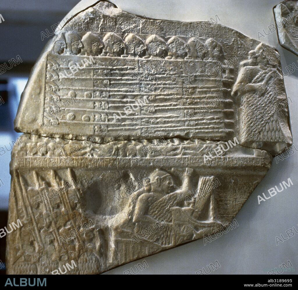 "ESTELA DE LOS BUITRES". Conmemora la victoria del rey de Lagash, Eannatum, al frente de su infantería. Fechada en el año 2450 a. C. aproximadamente. Museo del Louvre. París. Francia.