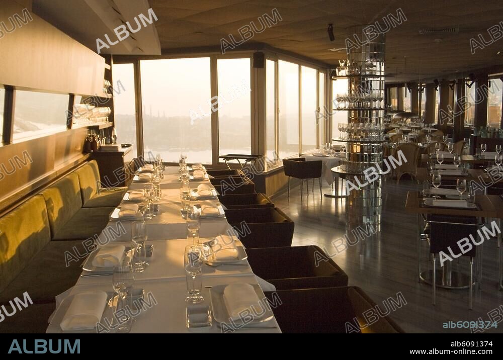 Türkei, Istanbul, Restaurant Mikla auf dem Dach des Hotels 'The Marmara Pera' im Stadtteil Beyoglu.