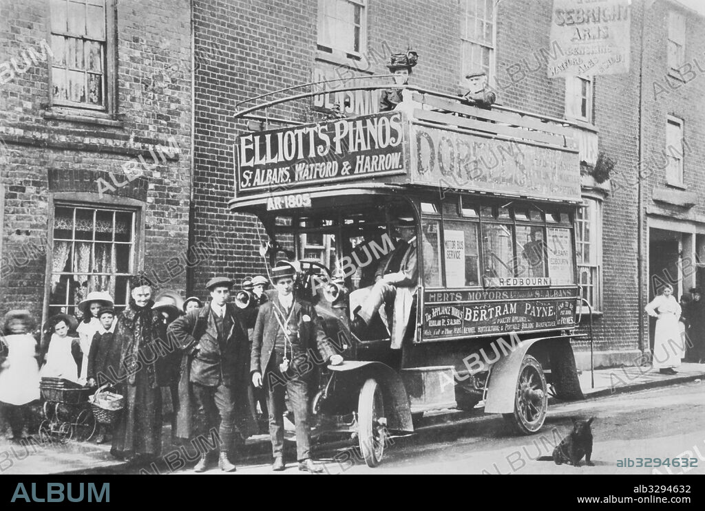 The St Albans To Redbourn Motor Bus c1908.