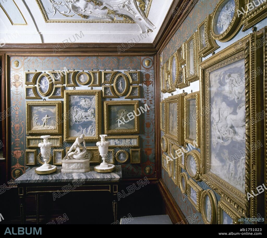 ARTE S. XVIII. ESPAÑA. CASITA DEL PRINCIPE o DE ABAJO. Fue construida por el arquitecto Juan de VILLANUEVA (1739-1811) entre 1771 y 1773 para el futuro rey Carlos IV. Vista parcial del interior. MONASTERIO DE SAN LORENZO DE EL ESCORIAL. Comunidad de Madrid. PATRIMONIO NACIONAL.
