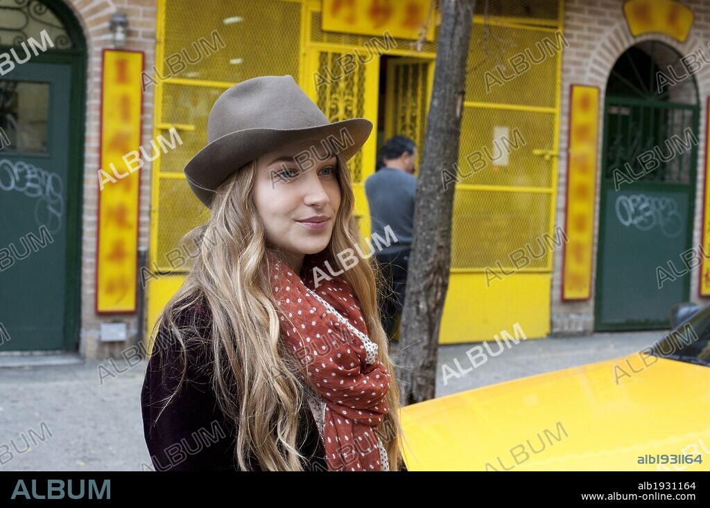 JESSA JOHANSSON. JEMIMA KIRKE en GIRLS, 2012, dirigida por LENA DUNHAM. Copyright HBO.