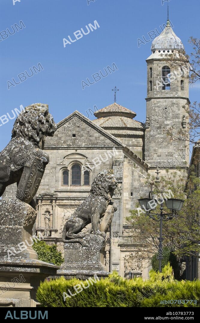Statues of lions at square in front of the Palacio de las Cadenas and Iglesia del Salvador. Úbeda. Jaén province. Spain.
