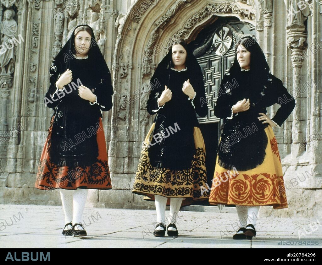 TRAJE REGIONAL CAMPESINAS DE VALLADOLID CON MANTILLA ROCADOR.