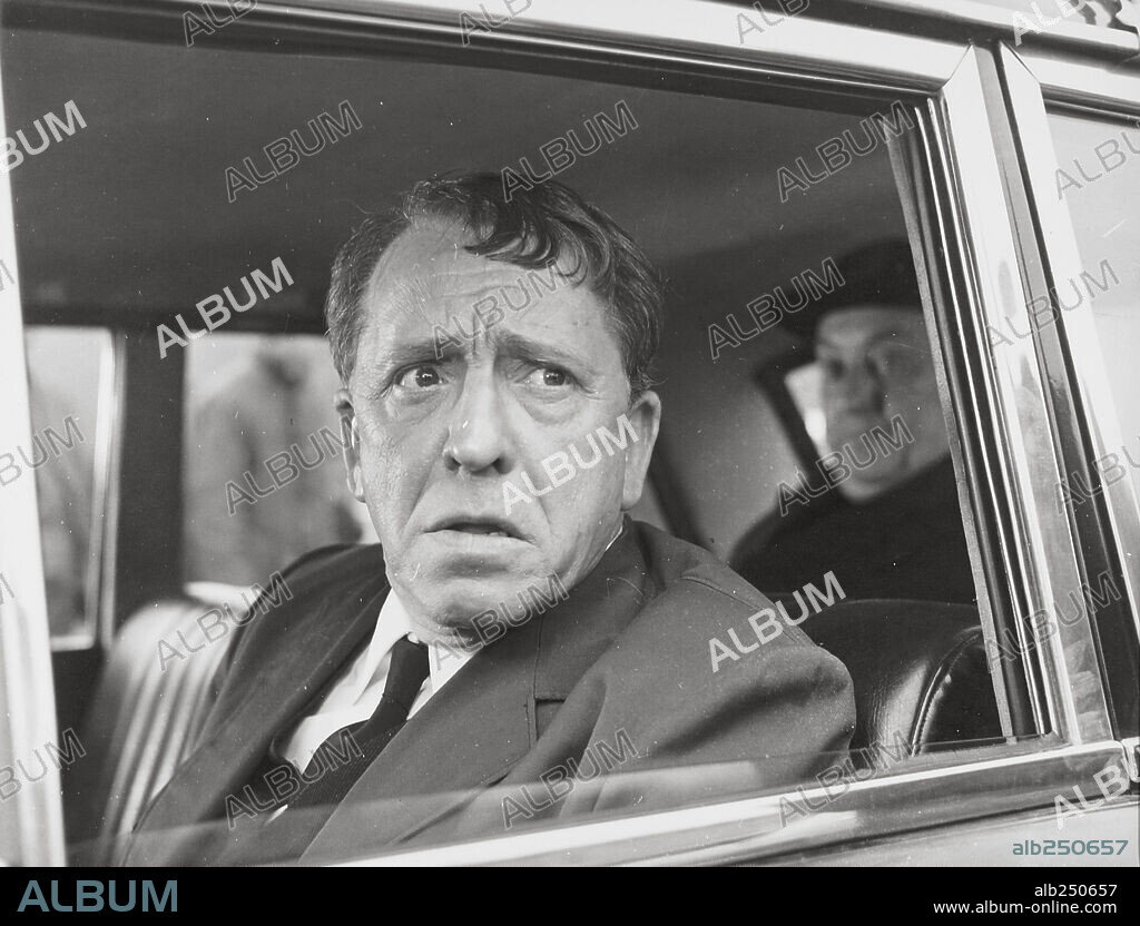PACO MARTINEZ SORIA en QUE HACEMOS CON LOS HIJOS?, 1967, dirigida por PEDRO LAZAGA. Copyright PEDRO MASO P.C.