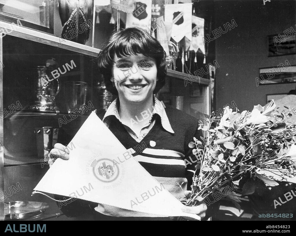 GÖTEBORG 1984-10-28.. Stor Flicka inom fotbollen - Anette Börjesson är den sjätte flickan i landet som får utmärkelsen men den första flickan i göteborgsdistriktet. Hon är redan Stor flicka inom badminton. *** Local Caption *** GP Foto: Bengt Magnuzon / Kamerareportage / TT / Kod: 2524.