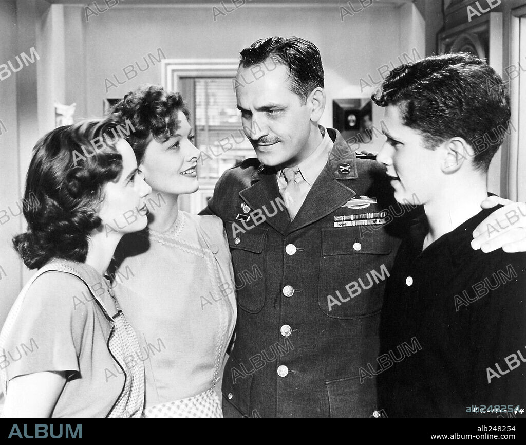 FREDRIC MARCH, MYRNA LOY and TERESA WRIGHT in THE BEST YEARS OF OUR LIVES, 1946, directed by WILLIAM WYLER. Copyright RKO.
