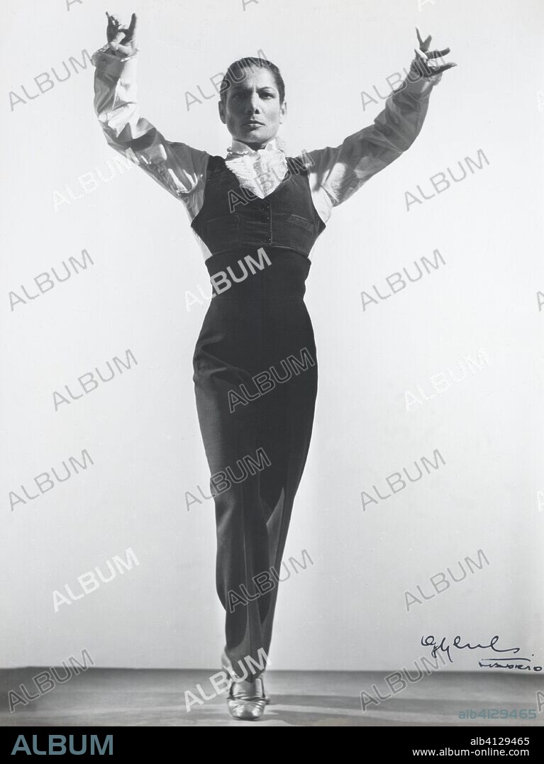 Carmen Amaya (1918-1963), bailarina de flamenco de origen gitano. Años 1950.