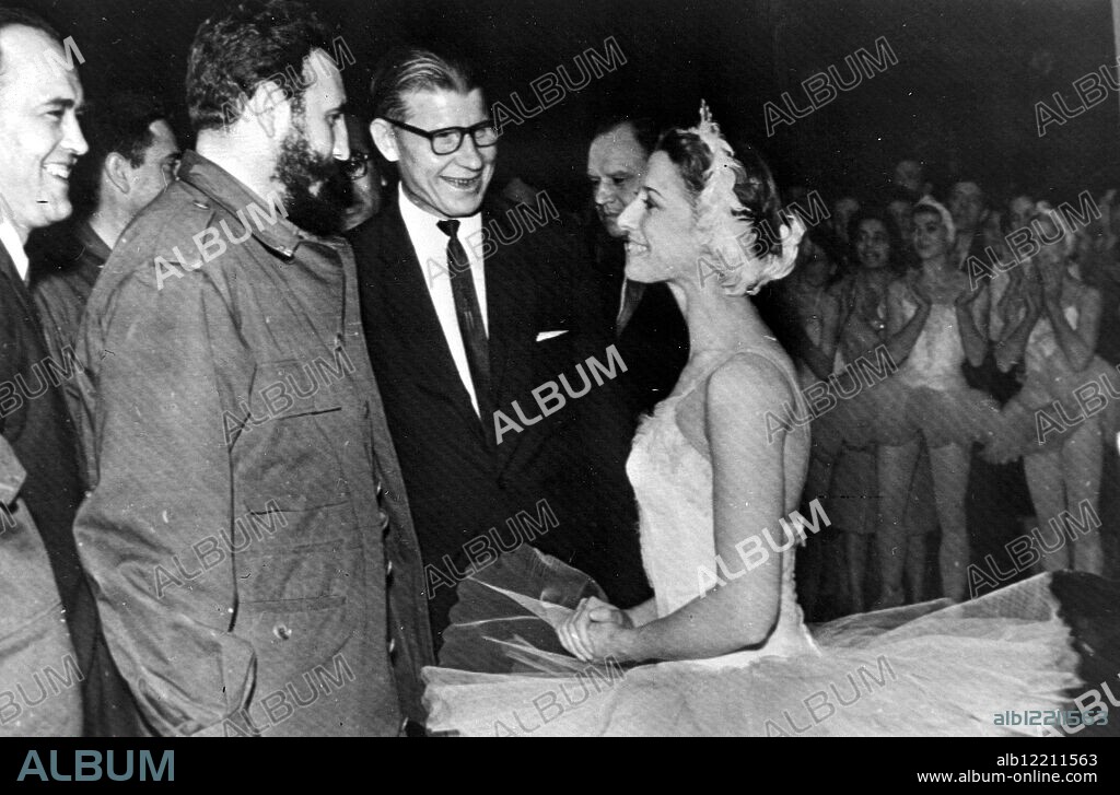 CUBAN FIDEL CASTRO MEETS BALLERINA MAJA PLISETSKAYA OF BOLSHOI BALLET IN MOSCOW / ;. 30 APRIL 1963.