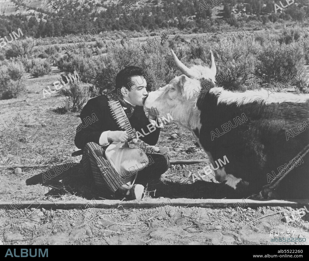 CANTINFLAS en LA VUELTA AL MUNDO EN 80 DÍAS, 1956 (AROUND THE WORLD IN EIGHTY DAYS), dirigida por MICHAEL ANDERSON. Copyright UNITED ARTISTS.