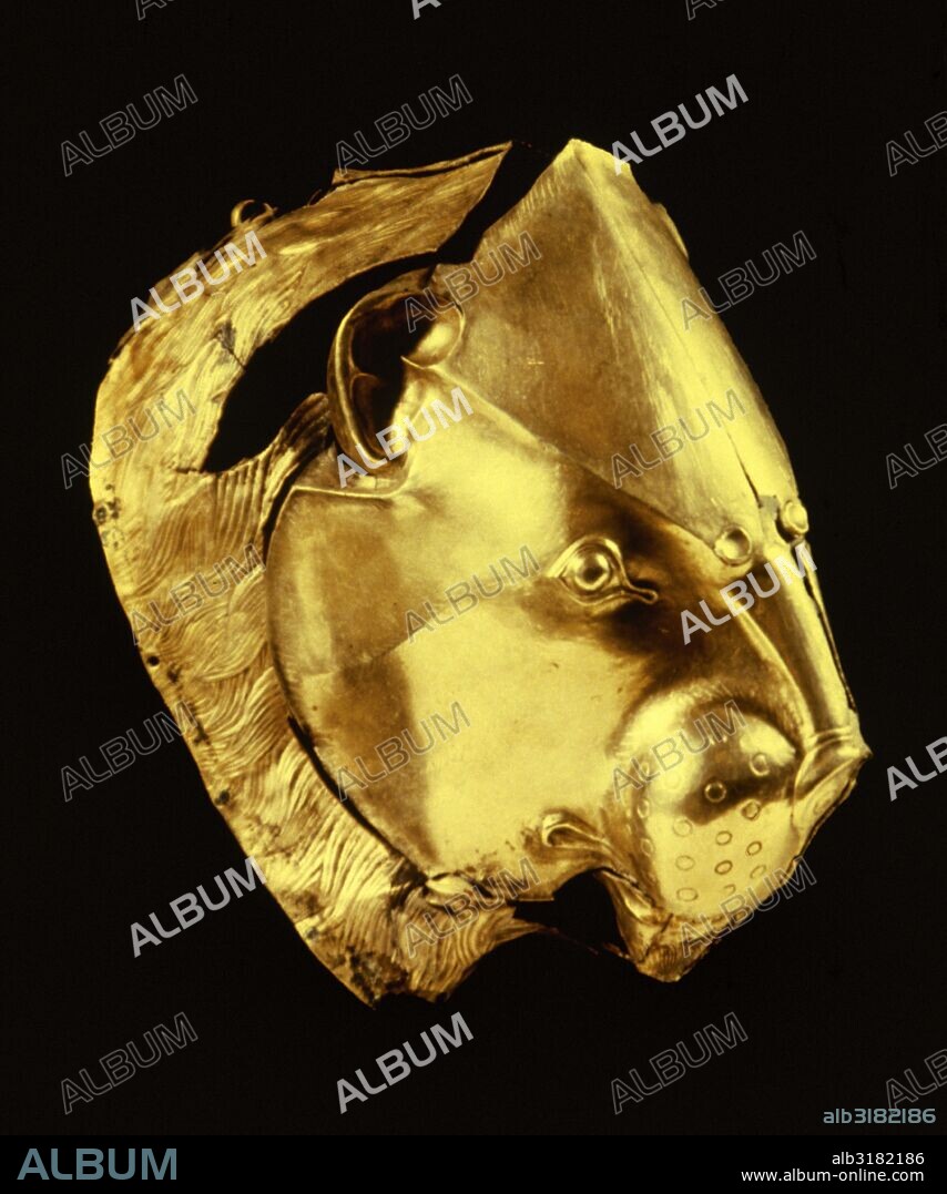 Gold rhyton in the shape of a lion head. Grave of the Circle A. Grave IV. 16th century BC. From Mycenae, Greece. National Archaeological Museum. Athens, Greece.