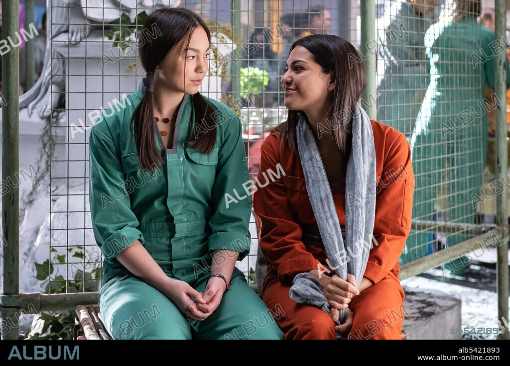 DEVYN NEKODA and HUMBERLY GONZALEZ in UTOPIA FALLS, 2020, directed by R. T. THORNE. Copyright SONAR ENTERTAINMENT.