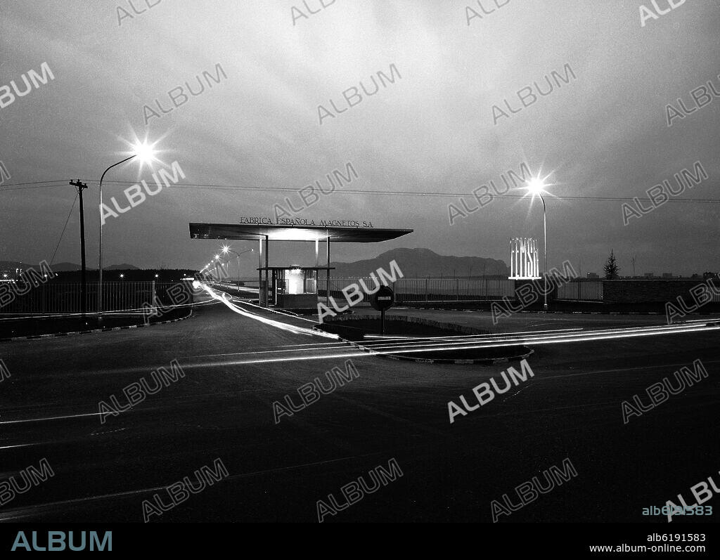 FABRICA ESPAÑOLA MAGNETOS S.A - FOTOGRAFIA EN BLANCO Y NEGRO - AÑOS 60.