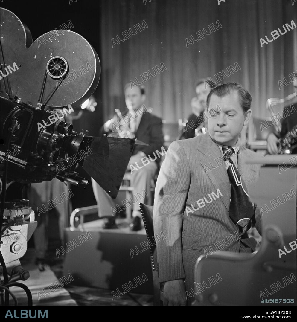 WILLIAM PAUL GOTTLIEB. Portrait of Claude Thornhill, Sandy Siegelstien, Willie Wechsler, and Micky Folus, Columbia Pictures studio, the making of Beautiful Doll, New York, N.Y., ca. Sept. 1947.