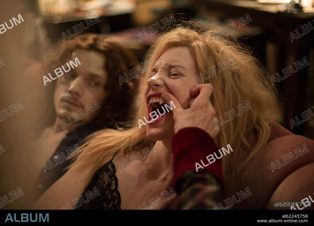 ANTON YELCHIN y MIA WASIKOWSKA en SOLO LOS AMANTES SOBREVIVEN, 2013 (ONLY LOVERS LEFT ALIVE), dirigida por JIM JARMUSCH. Copyright RECORDED PICTURE COMPANY.