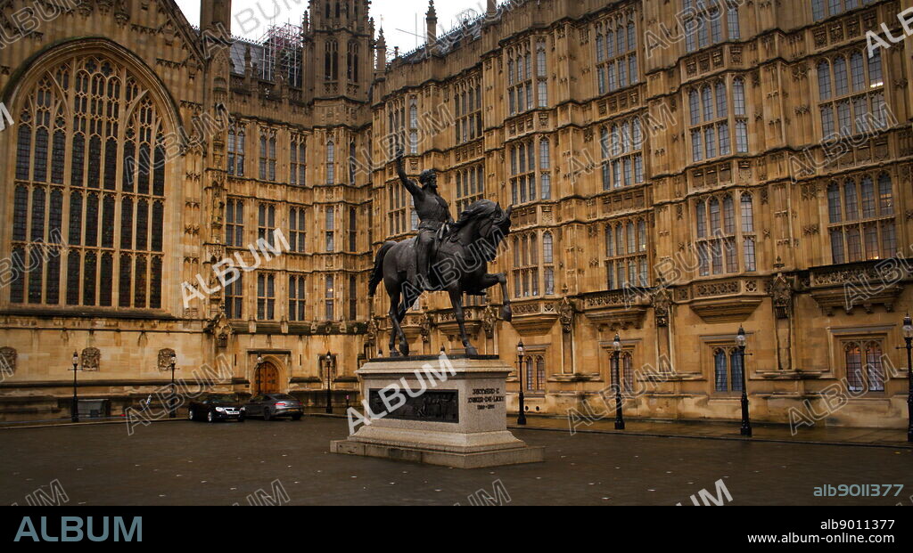Richard I, statue by Carlo Marochetti, outside the Palace of Westminster, Parliament, London United, Kingdom. Richard I (8 September 1157 - 6 April 1199) was King of England from 1189 until his death.