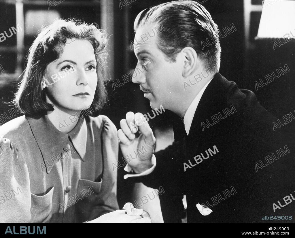 GRETA GARBO y MELVYN DOUGLAS en NINOTCHKA, 1939, dirigida por ERNST LUBITSCH. Copyright M.G.M.
