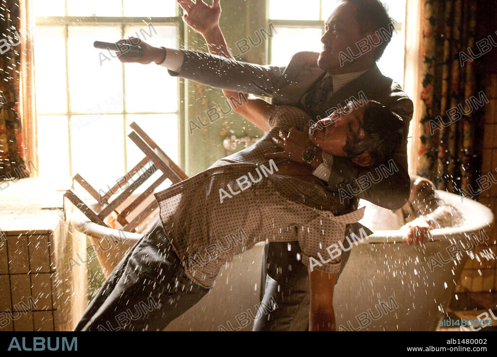 KEN WATANABE and LUKAS HAAS in INCEPTION, 2010, directed by CHRISTOPHER NOLAN. Copyright WARNER BROSS PICTURES/SYNCOPY/LEGENDARY PICTURES / VAUGHAN, STEPHEN.