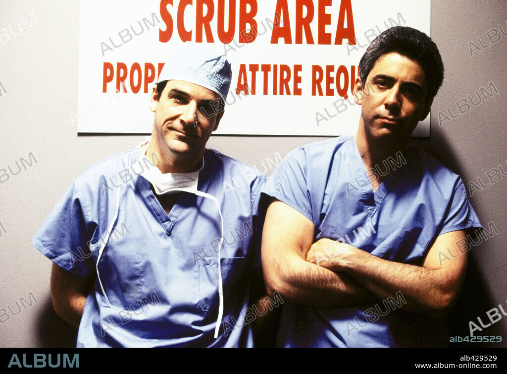 ADAM ARKIN und MANDY PATINKIN in CHICAGO HOPE-TV, 1994. Copyright 20TH CENTURY FOX TV.