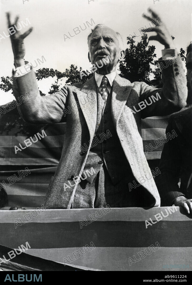 Francesc Macià i Llussà (1859-1933), Catalan politician and military, he was the 122 President of the Generalitat de Catalunya, during a speech.