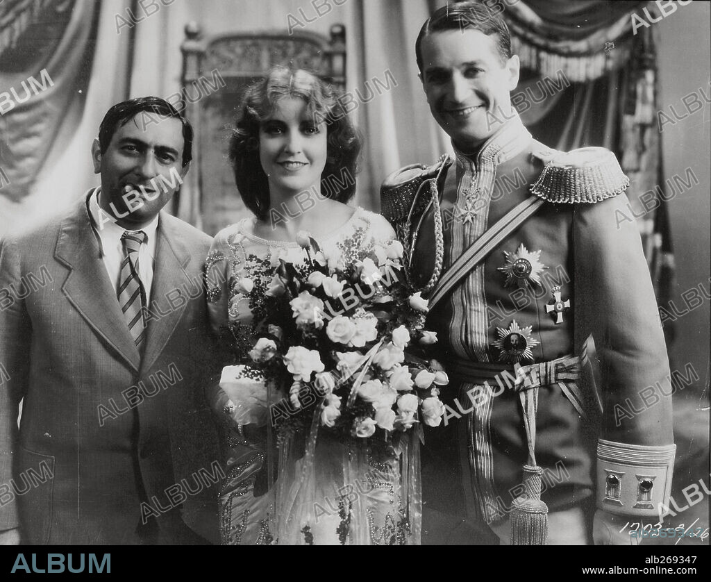 ERNST LUBITSCH, JEANETTE MACDONALD and MAURICE CHEVALIER in THE MERRY WIDOW, 1934, directed by ERNST LUBITSCH. Copyright M.G.M.