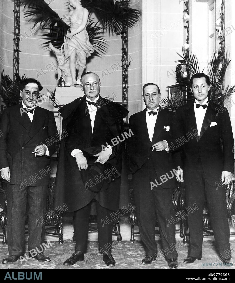 November 26, 1929. The Machado Brothers, Manuel and Antonio, together with Don Miguel Rivera's cousin and his son Jose Antonio, in a tribute to the Machado Brothers at the Ritz hotel on the occasion of the one hundred performances of Lola Se Va A los Puertos.