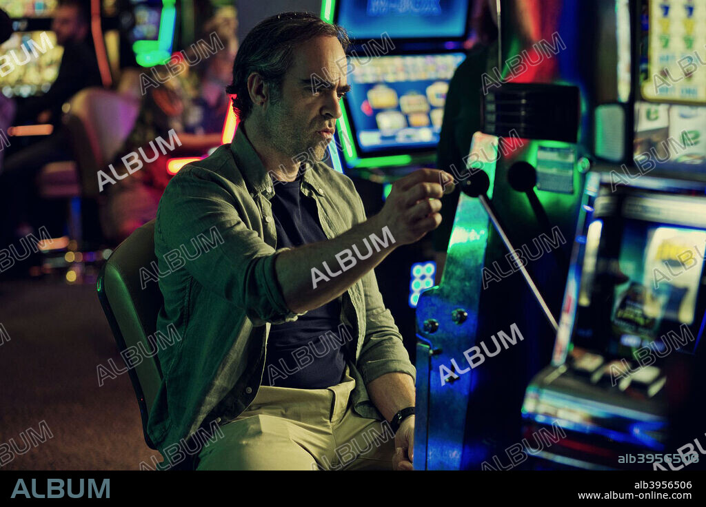 LUIS TOSAR en YUCATAN, 2018, dirigida por DANIEL MONZON. Copyright IKURI FILMS / PAVON, MANOLO.