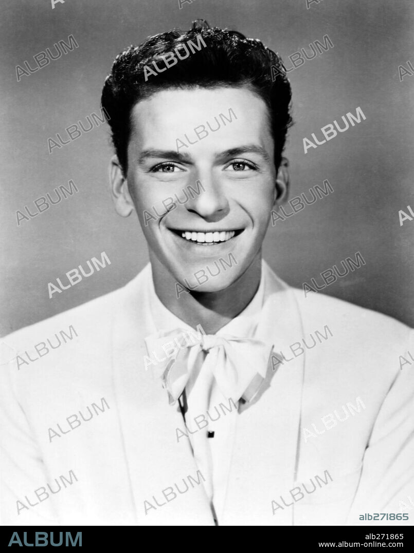 FRANK SINATRA en HASTA QUE LAS NUBES PASEN, 1946 (TILL THE CLOUDS ROLL BY), dirigida por RICHARD WHORF. Copyright M.G.M.