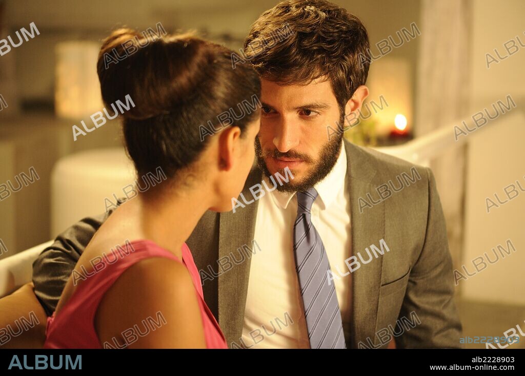 INMA CUESTA y QUIM GUTIERREZ en TRES BODAS DE MAS, 2012, dirigida por JAVIER RUIZ CALDERA. Copyright ANTENA 3 FILMS/APACHES ENTERTAINMENT/CISKUL/THINK STUDIO.