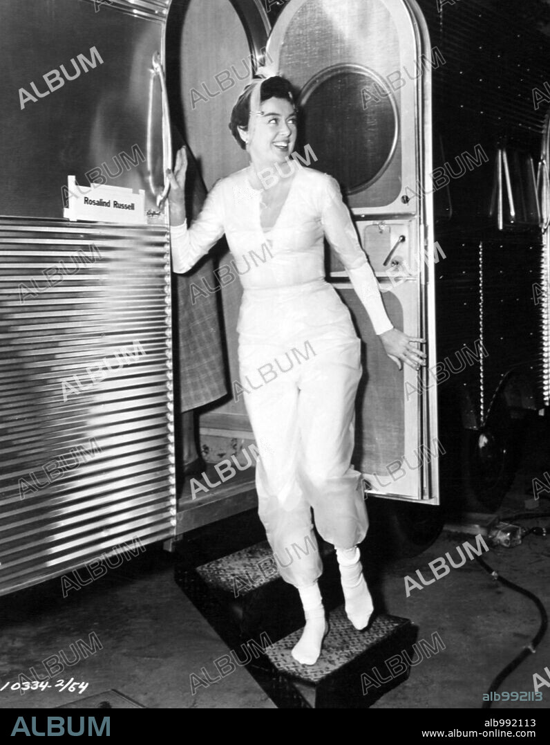 ROSALIND RUSSELL in THE GIRL RUSH, 1955. Copyright PARAMOUNT PICTURES.