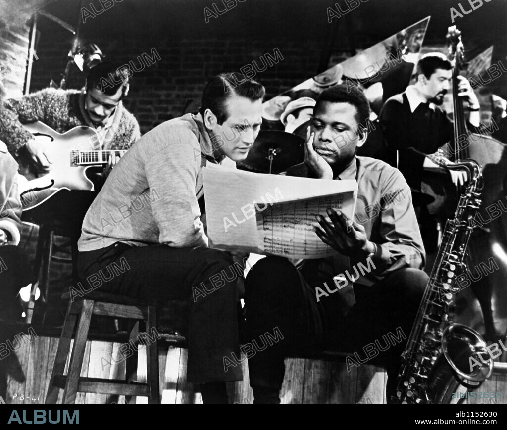 PAUL NEWMAN and SIDNEY POITIER in PARIS BLUES, 1961, directed by MARTIN RITT. Copyright UNITED ARTISTS.