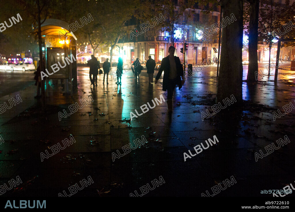 13.12.2013 Madrid . Apagón de Luz en plaza de la Independencia foto, Isabel Permuy ARCHDC.