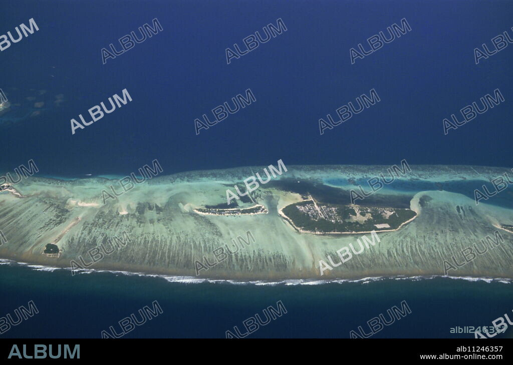 Little Hura on left and Big Hura on right, Male Atoll, Maldive Islands, Indian Ocean, Asia.
