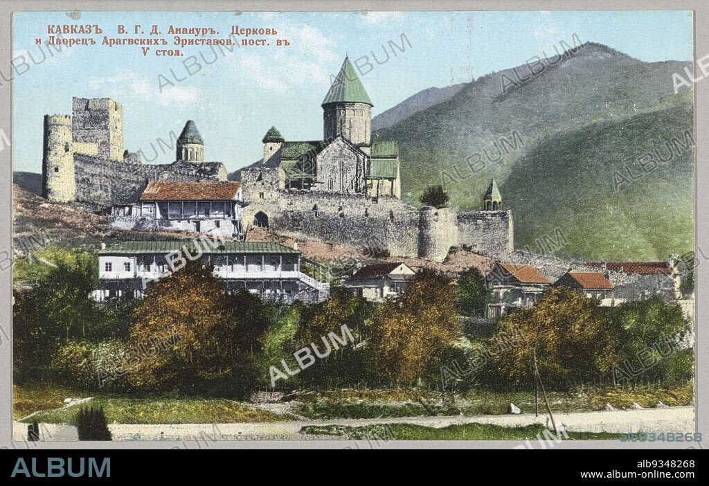 Castle and houses near the Caucasus, Kavkaz (...) (title on object), Top left is the title in Russian., anonymous, Kaukasus, c. 1895 - c. 1915, paper, cardboard, photolithography, height 88 mm × width 139 mmheight 328 mm × width 243 mm.