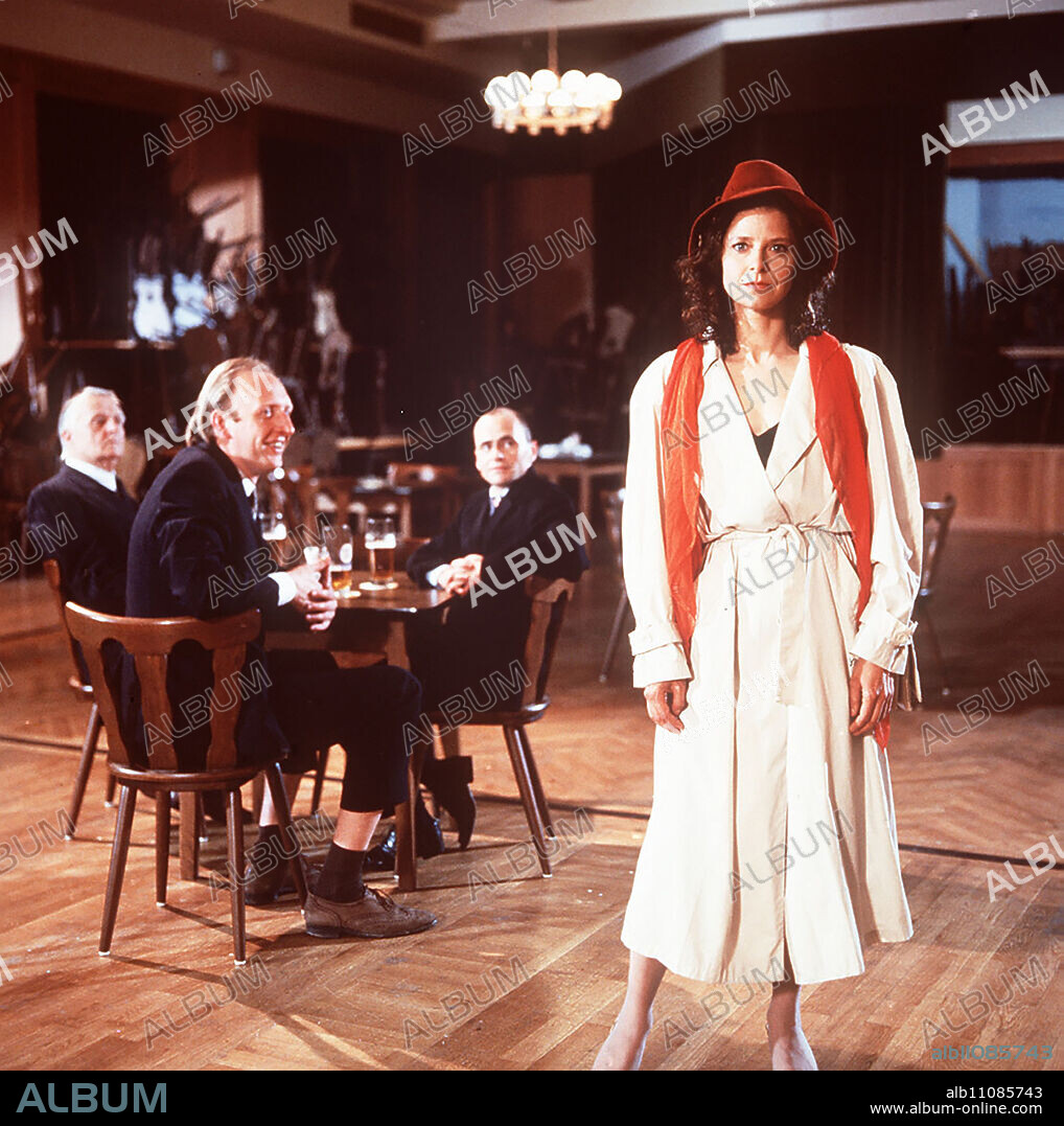 The cheated men Peters (OTTO GRÜNMANDL), Edward (CHRISTOPH BAUMANN) and Heinz (DIETMAR MÖSSMER) invite Christine (ADELHEID ARNDT) to one last rendezvous to take revenge on her. aka. Comedy by Richard Blank / Title: THE MARRIAGE SCAMMER / Germany 1990.