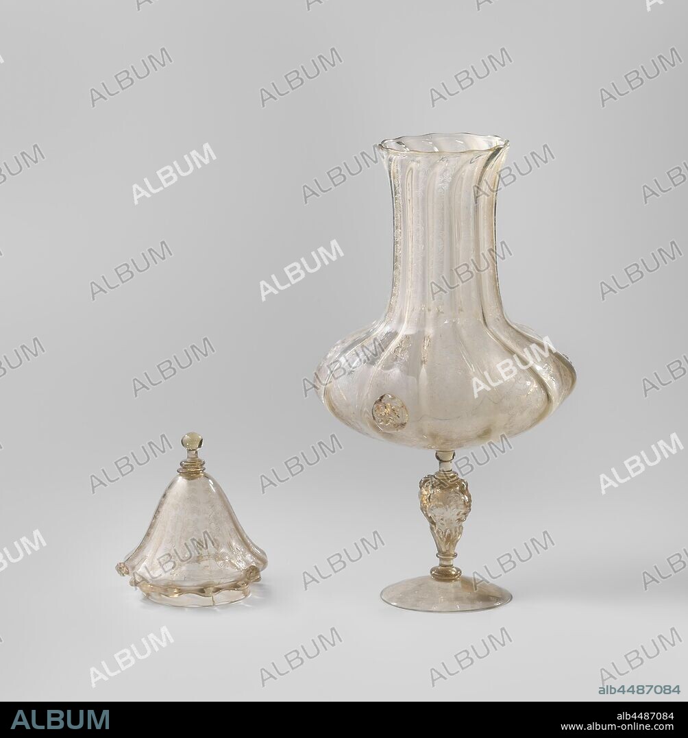 Jar lid, Pointy lid with a button on top and three studs. The whole glass and the lid engraved with the diamond in a pattern of stylized twigs., anonymous, Venice, 1875 - 1899, glass, glassblowing, h 10 cm × d 9.5 cm.