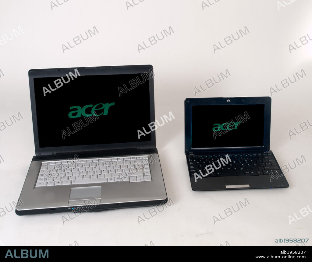 NETBOOK (dimensiones más reducidas) y ORDENADOR PORTATIL.