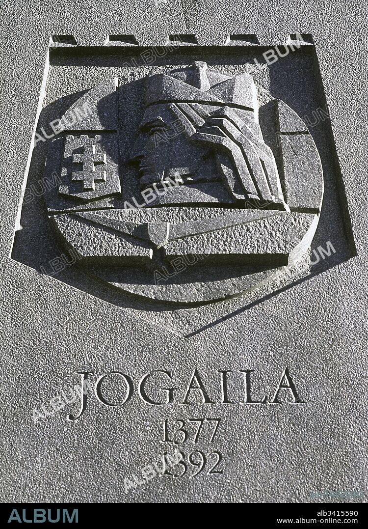 Gran Duque Jogaila (Vilna, 1350-Gródek, 1434). Rey de Lituania (1377-1392). Se casó con Eduvigis de Anjou y, tras convertirse al cristianismo, fue coronado rey de Polonia (1386-1434). Como resultado de esta unión, el cristianismo se estableció en Lituania. Relieve del monarca en la base de la estatua del rey Gran Duque Gediminas (1316-1341). Vilnius. Lituania.