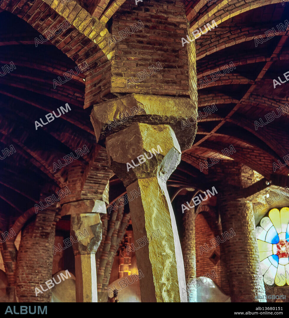 ANTONI GAUDÍ. Cripta de la Colonia Güell, Santa Coloma de Cervelló.