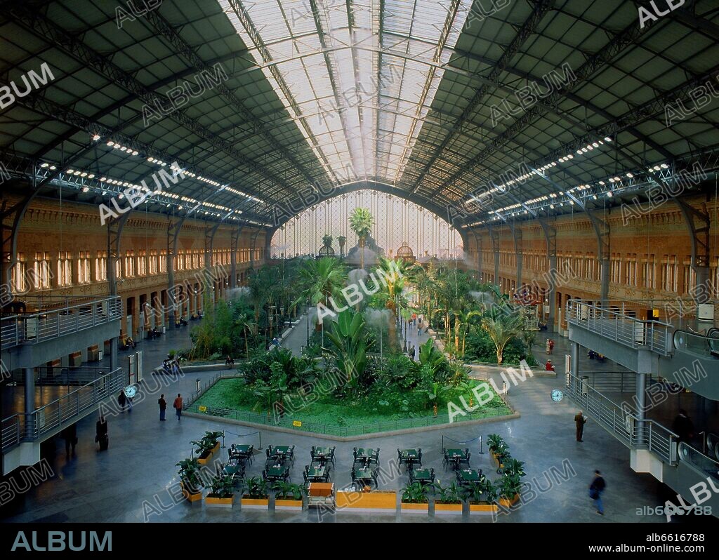 RAFAEL MONEO. VESTIBULO CENTRAL CON PLANTAS DE LA ESTACION DE ATOCHA - JARDIN TROPICAL.