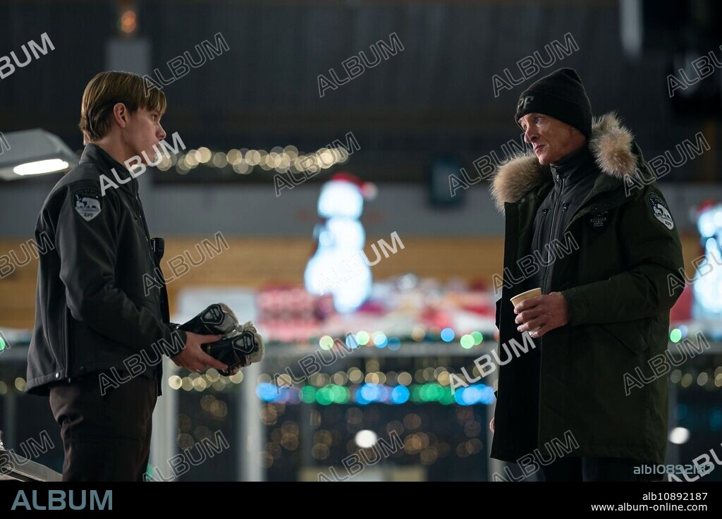 Finn Bennett und JOHN HAWKES in TRUE DETECTIVE, 2024, unter der Regie von CARY JOJI FUKUNAGA. Copyright HBO.