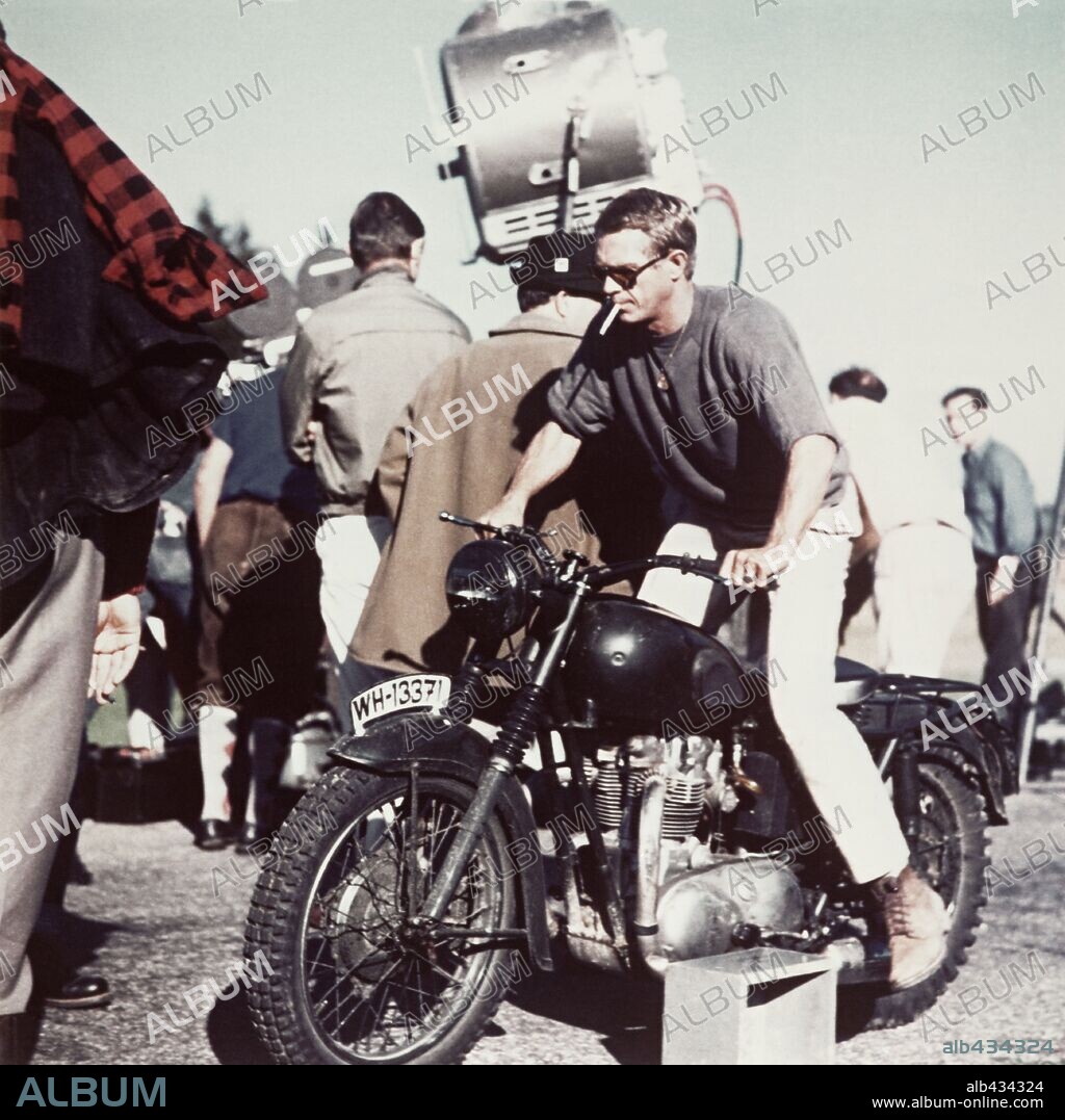STEVE MCQUEEN en LA GRAN EVASIÓN, 1963 (THE GREAT ESCAPE), dirigida por JOHN STURGES. Copyright MIRISCH/UNITED ARTISTS.