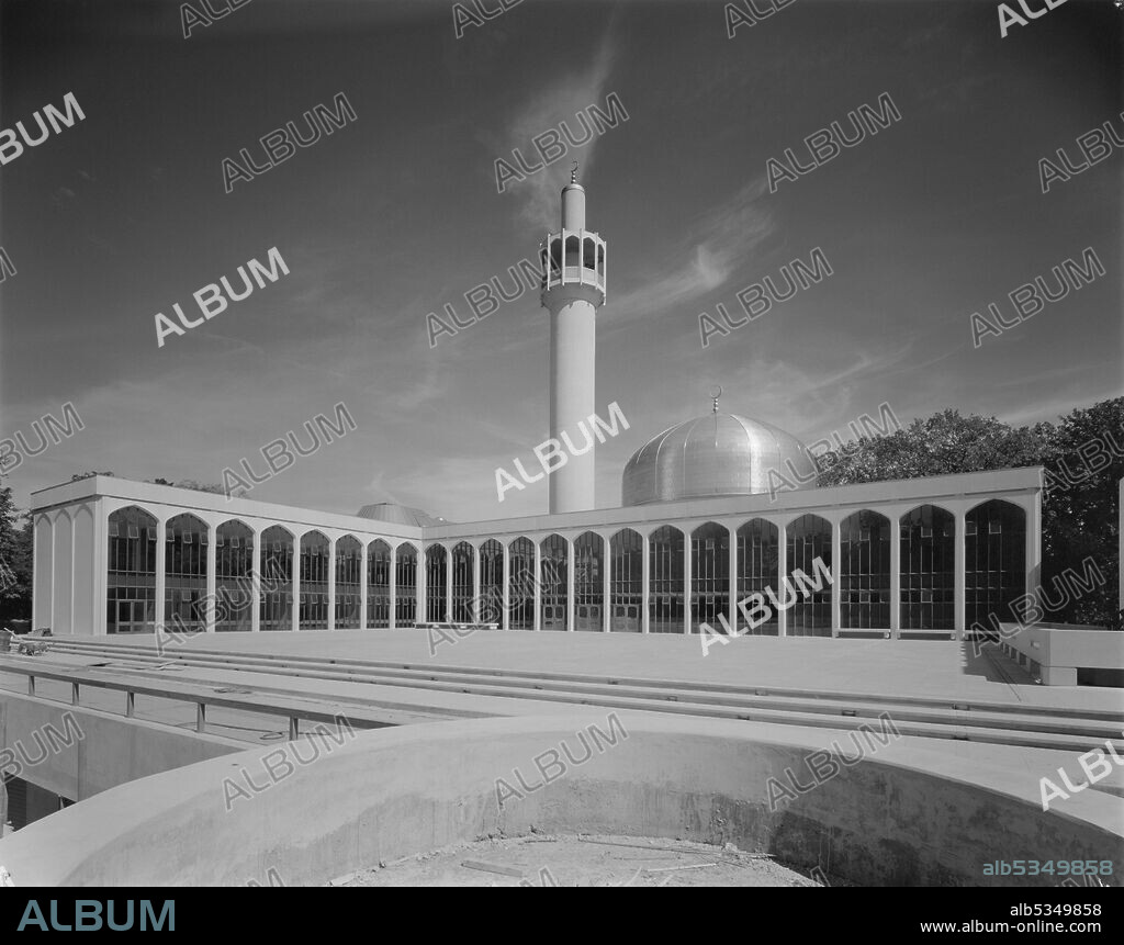 JOHN LAING PLC. London Central Mosque and The Islamic Cultural Centre, Park Road, Regent's Park, City of Westminster, Greater London Authority, 15/08/1977. View of the newly completed London Central Mosque taken from the west, showing the arcaded elevations of the northern and eastern ranges. The London Central Mosque, also known as Regent's Park Mosque, was built by John Laing & Son Ltd between 1974 and 1977. The mosque was designed by English architect Sir Frederick Gibberd, who won the international competition to design the mosque in 1969.