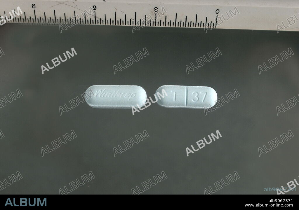 talacen 25mg used to treat mild to moderate pain. It contains 2 medications, pentazocine and acetaminophen. Pentazocine is a narcotic pain reliever (opiate-type). It acts on certain centres in the brain to give you pain relief. Acetaminophen is a non-narcotic pain reliever.