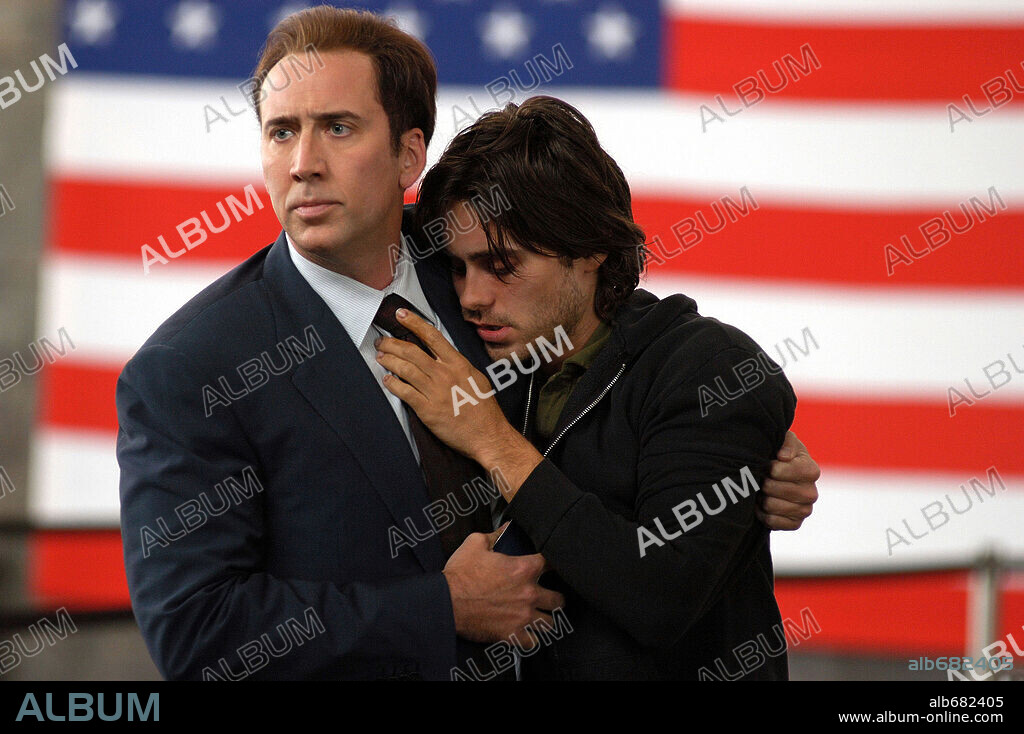 JARED LETO y NICOLAS CAGE en EL SEÑOR DE LA GUERRA, 2005 (LORD OF WAR), dirigida por ANDREW NICCOL. Copyright LIONS GATE FILMS.