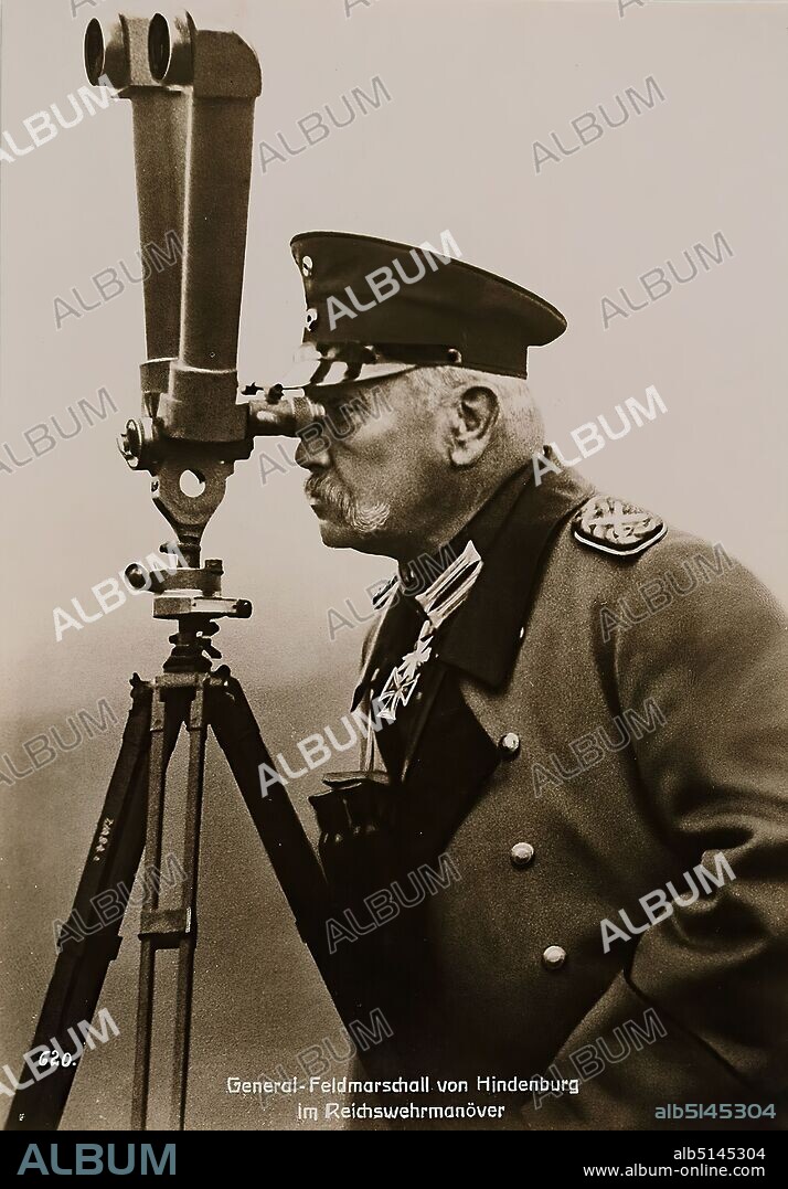 Oscar Tellgmann, General Field Marshal von Hindenburg in the Reichswehr maneuver, silver gelatin paper, black and white positive process, image size: height: 16.80 cm; width: 11.80 cm, Hofphotograph, Oscar Tellgmann, Eschwege; Reproduction of this picture is only permitted with the permission of the author Oscar Tellgmann, Eschwege, for a reproduction fee as well as naming the author and sending in a specimen copy. Illegal duplications will be prosecuted according to §§ 31 and 32 of the law concerning the copyright of works of fine arts and photography of 9.1.1907, 1928, in Silesia at, Hohkirch, (battlefield, inscribed: recto u.: exposed: 620th, General-Field Marshal von Hindenburg in the Reichswehrmaneuver, portrait photography, reporting photography, portrait, commander-in-chief, general, marshal, historical person, maneuver, sense of sight, see, Paul von Hindenburg.
