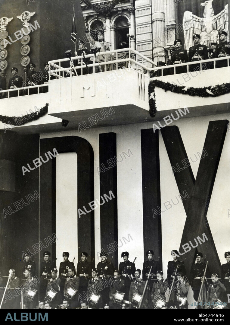 'Discours de Benito MUSSOLINI (1883-1945) en septembre 1938 a Trieste en Italie.' Photograpie anonyme. Credit : Collection NBL/KHARBINE-TAPABOR.