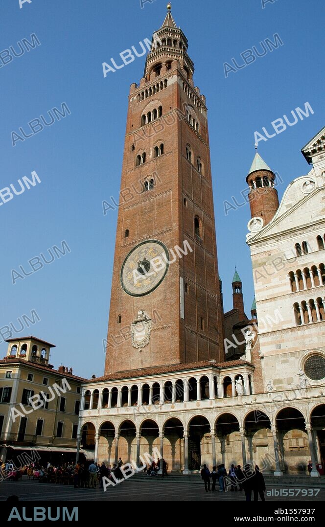 ITALIA. CREMONA. Vista del campanario, llamado popularmente "TORRAZZO" (1267). Región de la Lombardía.