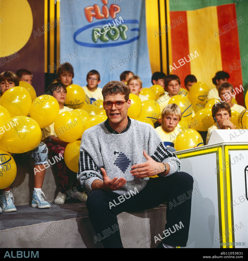 Flip-Flop, German TV game show for children, 1986, round of games with three school classes from Germany, Austria and Switzerland, presented by Claus Kruesken. Flip-Flop, German TV game show for children, 1986, round of games with three school classes from Germany, Austria and Switzerland, presenter: Claus Kruesken.